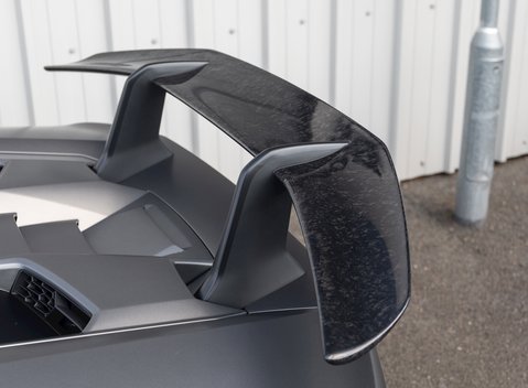 Lamborghini Huracan LP640-4 Performante 22