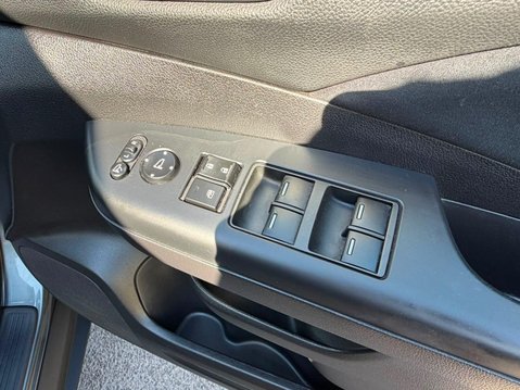 Honda CR-V 2.0 i-VTEC SE Auto 4WD Euro 5 5dr 21
