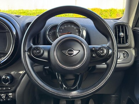 Mini Countryman COOPER 15