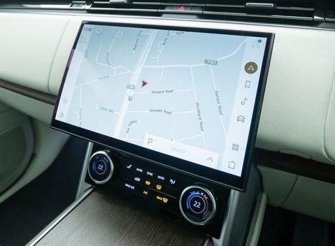 Land Rover Range Rover P440e SE 21