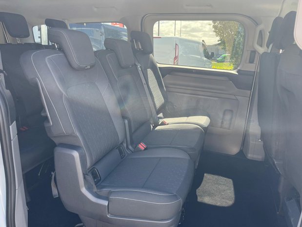 Ford Transit Custom TRANSIT CUSTOM 320 L2 DIESEL FWD 2.0 Eco Blue 136ps H1 Kombi Limited 9-Seat 18