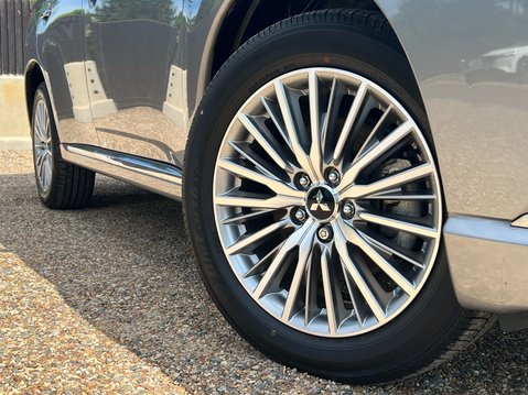 Mitsubishi Outlander PHEV DYNAMIC 13