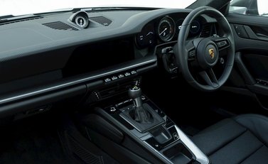 Porsche 911 (992) GT3 Touring 12