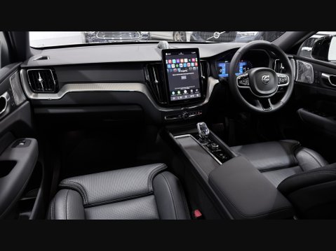 Volvo XC60 B5 ULTRA BLACK EDITION AWD 2