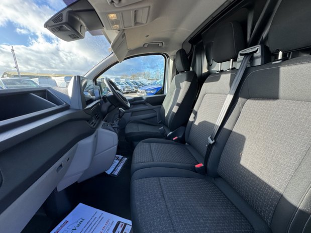 Ford Transit Custom LWB L2H1 Low Roof Trend 280 Air Con Cam Carplay Sensors EURO 6 13
