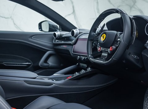 Ferrari GTC4 Lusso V12 11