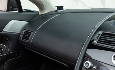 Aston Martin V12 Vantage ROADSTER 23