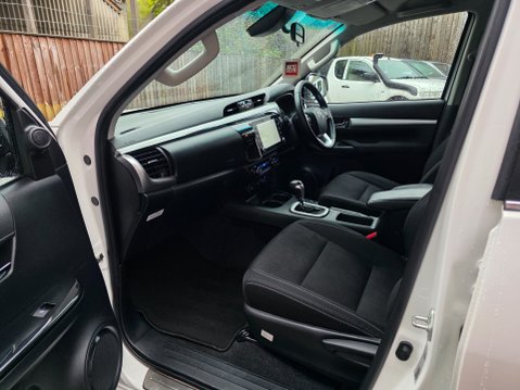 Toyota Hilux INVINCIBLE 4WD D-4D DCB 15