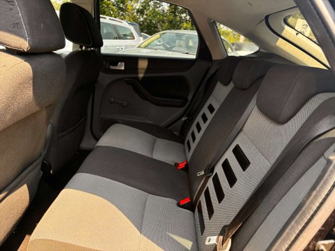 Ford Focus 1.6 Zetec Hatchback 5dr Petrol Manual (161 g/km, 99 bhp) 11