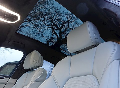 Porsche Macan Turbo 8