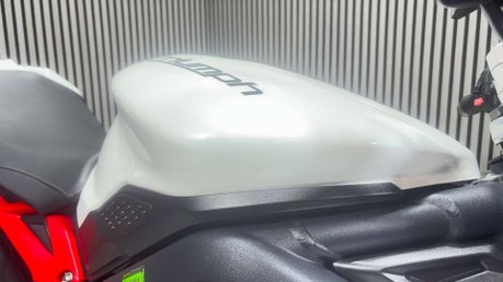 Triumph Street Triple R 2013 13K EXCELLENT CONDITION NEW MOT 675CC TRIPLE 42