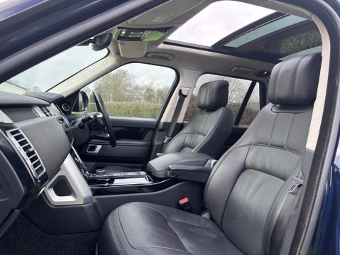 Land Rover Range Rover WESTMINSTER BLACK MHEV 19