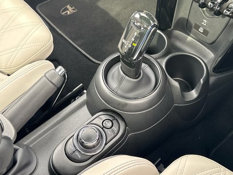 Mini Hatch COOPER EXCLUSIVE 30