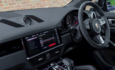 Porsche Cayenne Turbo 17