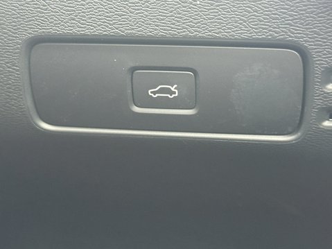 Volvo C40 Recharge 69kWh Ultimate SUV 5dr Electric Auto (231 ps) 16