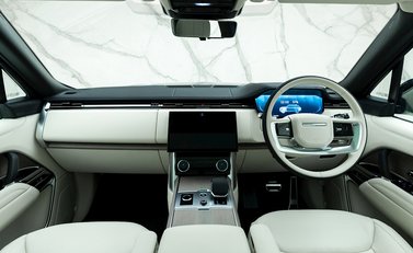 Land Rover Range Rover P510e First Edition 17