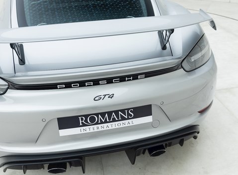 Porsche 718 Cayman GT4 22