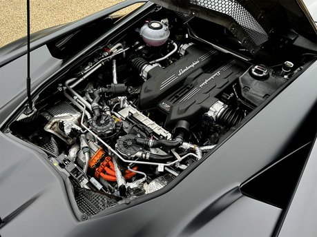 Lamborghini Revuelto V12 86