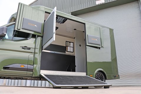 Renault Master BRAND NEW 3.5 TON STALLION BUILD EXTREME HEAVY DUTY HORSEBOX FROM SEEKER  11