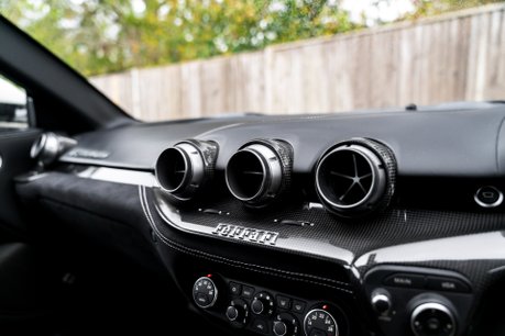 Ferrari F12 Berlinetta 4-LAYER BIANCO ITALIA PAINTWORK. CARBON FIBRE INTERIOR. JBL SOUND SYSTEM. 11