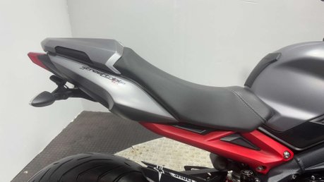 Triumph Street Triple R 2014 ONLY 15K NEW MOT ARROW EXHAUST VERY CLEAN NAKED 28