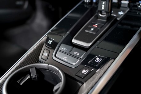 Porsche 911 TURBO S PDK. SPORTS CHRONO. HEATED & VENTILATED SEATS. PCCBS. SPORT EXHAUST 25