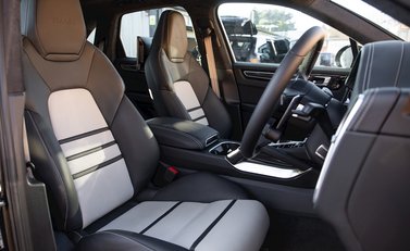 Porsche Cayenne Turbo 12