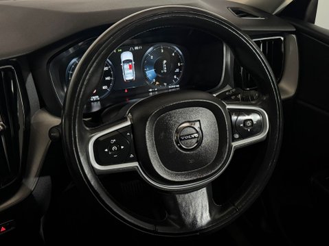 Volvo XC60 D4 MOMENTUM PRO AWD 13