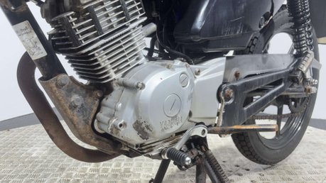 Yamaha YBR 125 2011 28K RUNNING PROJECT BIKE SPARES OR REPAIR 125CC 21