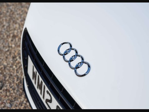 Audi R8 5.2 R8 Spyder Quattro V10 Semi-Auto 4WD 2dr 12