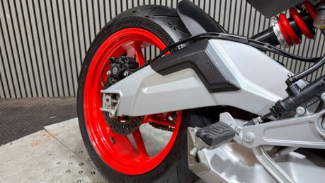 Aprilia Tuono 660 2021 ONLY 11K STUNNING BIKE NEW TYRES MID WEIGHT NAKED 29