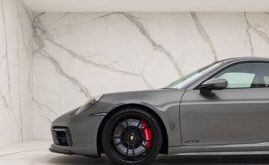 Porsche 911 Carrera GTS (992) 24