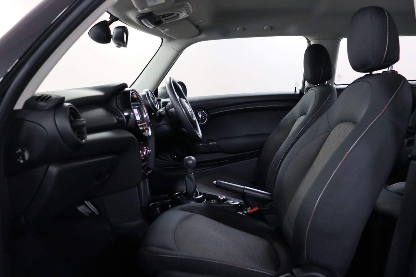 2018 MINI Hatch — image 36