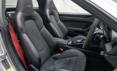 Porsche 911 Targa 4 GTS (992) 17