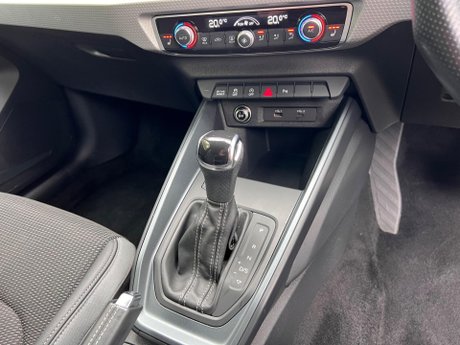 Audi A1 1.0 TFSI 30 S line Sportback S Tronic Euro 6 (s/s) 5dr 27