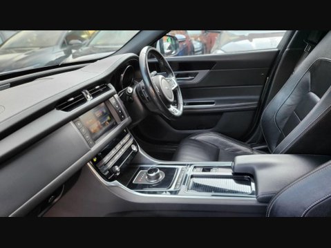 Jaguar XF R-SPORT 10