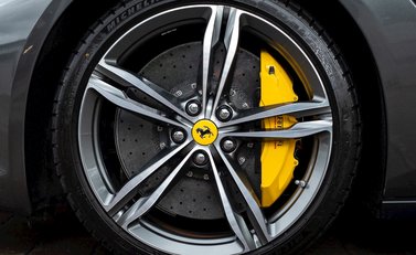 Ferrari GTC4 Lusso 10