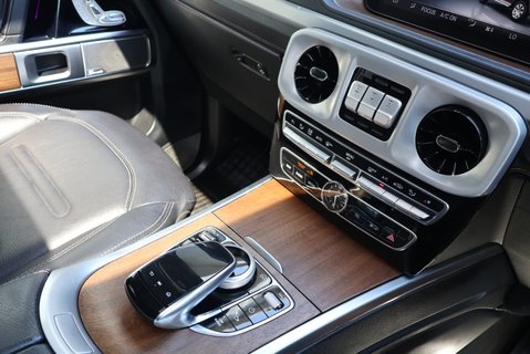 Mercedes-Benz G Series 2109 G 350 D 4MATIC AMG LINE PREMIUM MATT BLACK WRAPP 13