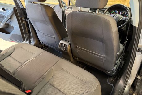 Volkswagen Golf 35.8kWh e-Golf Hatchback 5dr Electric Auto (136 ps) 40