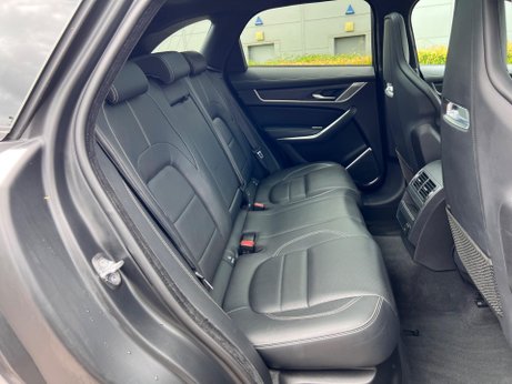 Jaguar F-Pace 2.0 D200 MHEV R-Dynamic HSE Auto AWD Euro 6 (s/s) 5dr 32
