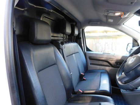 Vauxhall Vivaro 1.5 Turbo D 2900 DYNAMIC S/S L2H1 15