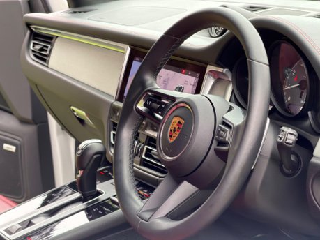Porsche Macan S PDK 26