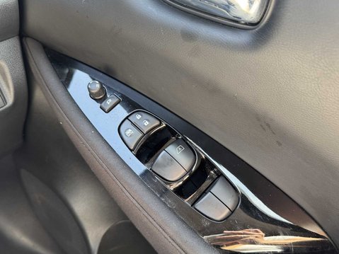 Nissan LEAF N-Connecta 19