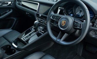Porsche Macan S 8