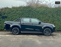 Isuzu D-Max V-Cross | AUTO | 1.9LT | AC | Sensors | Camera | Tow Bar| 4