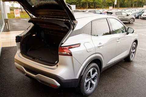 Nissan Qashqai DIG-T N-CONNECTA MHEV 33