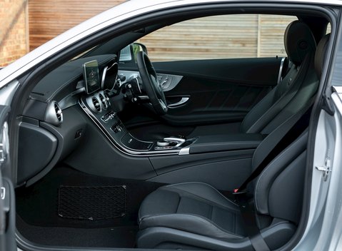 Mercedes-Benz C Class C63 Coupe 13