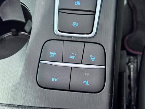 Ford Kuga 2.5 Duratec 14.4kWh ST-Line X Edition CVT Euro 6 (s/s) 5dr 24