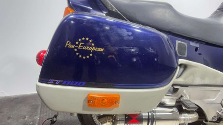 Honda ST 1999 RUNNING PROJECT BIKE SPARES OR REPAIR 58K TOURER 28