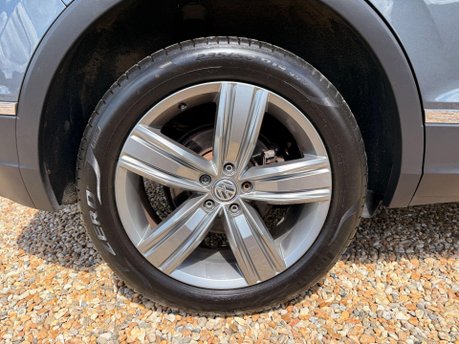 Volkswagen Tiguan 2.0 TDI SEL DSG 4Motion Euro 6 (s/s) 5dr 16